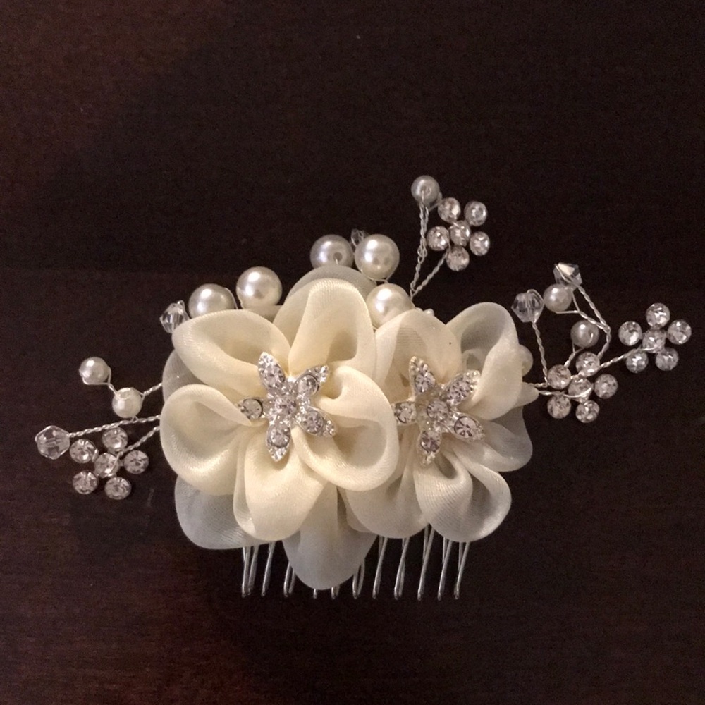 Flower hair comb